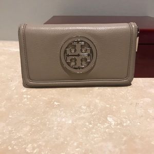 Tory Burch wallet